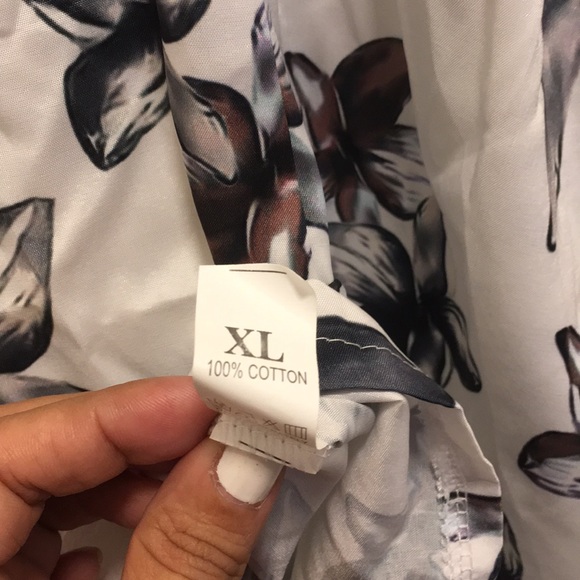 Beautiful lace and silky romper. - Picture 5 of 6